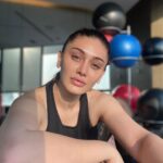 Shefali Jariwala Instagram - Sunny side up ! #sunnyday☀️ . . . #gymlover #happyhour #fitnessgirl #gymtime #strongnotskinny #instapic