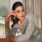 Shefali Jariwala Instagram - To shine your brightest light is to be who you truly are. #shineon #likeadiamond . . . @pyumishra @makeupbyjyotisaluja @farukh.shaikh . . . #shine #sparkle #glambaby #saturdayvibes #weekend #love #instapic