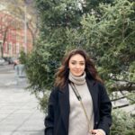 Shefali Jariwala Instagram - Cold hands… Warm heart ! #goodvibes . . . #winter #newyork #citylife #wanderlust #chilling #love #wednesday #pic #instadaily New York City, N.Y.