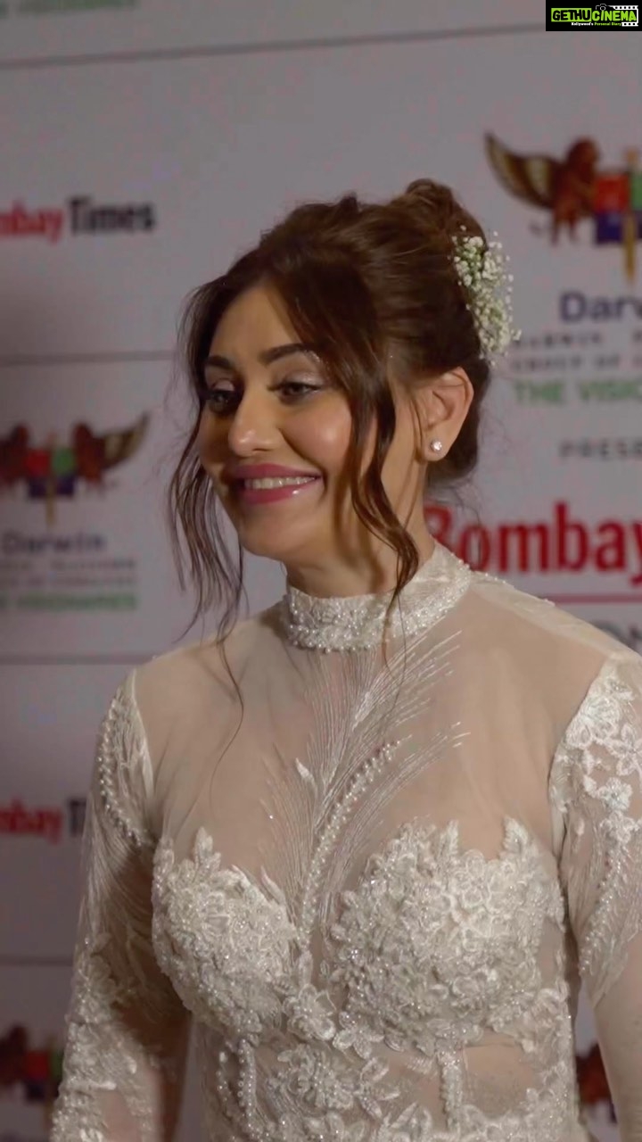 Shefali Jariwala Instagram - White on white ! @timesfashionweek @etimeslifestyle @inifdvashi #showstopper #runwayfashion #instafashion #timesfashionweek #fashionweek #slay #elegance #ootd #ootdfashion #white #love @salehayohann @themediatronic @makeup.yasmin @shefali_hairstylist.81 @farukh.shaikh