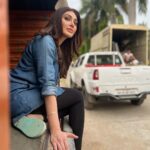 Shefali Jariwala Instagram – Just enjoying the little things …
#thursdaymood 
.
.
.
#workmode #excited #filming #shooting #onsetlife #onset #love #positivevibes #enjoylife #beautifulchaos Bhopal – The City of Lakes