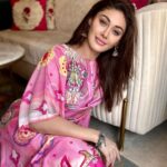 Shefali Jariwala Instagram - Easy Breezy ! ❤️ #summervibes @theboozybutton . . . #tgif #weekendvibes #summerlove #pink #love #instapic #fridaymood #friday #pic