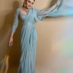 Shefali Jariwala Instagram - Mera wala blue … #perfectblue Outfit by @taandonreynu Jewellery by @tyaaniijewellery @satyanifinejewels @meraki.mumbai Stylist @shrushti_216 @makeupbyjyotisaluja @shilpa_bhapkar . . . #tuesdayvibes #pictureoftheday #ootd #chic #classy #instagood #sareelove Dhaka, Bangladesh