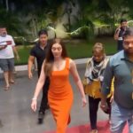 Shefali Jariwala Instagram - Walking tall… #wednesday #reelsindia @makeup.yasmin @farukh.shaikh #walkthewalk #wednesdayvibes #ınstagood #ootd #chic #classy #reelsindia #instareels #orange #love #sassygirl