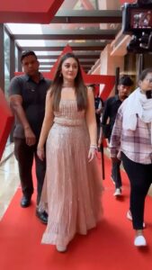 Shefali Jariwala Instagram - Walk the walk …
@stylebytaashvi 
@makeup.yasmin 
@farukh.shaikh 
.
.
.
#delhi #eventdiaries #bling #showtime #backstage #tgif #weekend #fridayvibes #workmode #lovemyjob #ınstagood #love #reelsindia #ootd