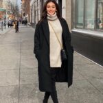 Shefali Jariwala Instagram – Cold hands… Warm heart !
#goodvibes 
.
.
.
#winter #newyork #citylife #wanderlust #chilling #love #wednesday #pic #instadaily New York City, N.Y.