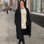 Shefali Jariwala Instagram - Cold hands… Warm heart ! #goodvibes . . . #winter #newyork #citylife #wanderlust #chilling #love #wednesday #pic #instadaily New York City, N.Y.
