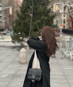 Shefali Jariwala Instagram - Cold hands… Warm heart ! #goodvibes . . . #winter #newyork #citylife #wanderlust #chilling #love #wednesday #pic #instadaily New York City, N.Y.