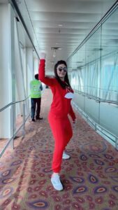 Shefali Jariwala Instagram - #reelitfeelit #airportdiaries #happydance #dancereels #reelsindia #wanderlust #travel #love