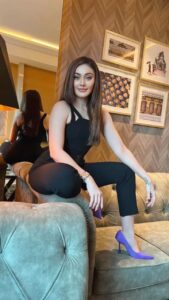 Shefali Jariwala Instagram - Coz it’s Sunday #funday !
@makeup.yasmin 
@farukh.shaikh 
@stylebytaashvi 
#sundayvibes #reelsindia #dressup #glowup #chic #trendingreels #goodvibes #instamood #ootd #fashion #style #instafashion