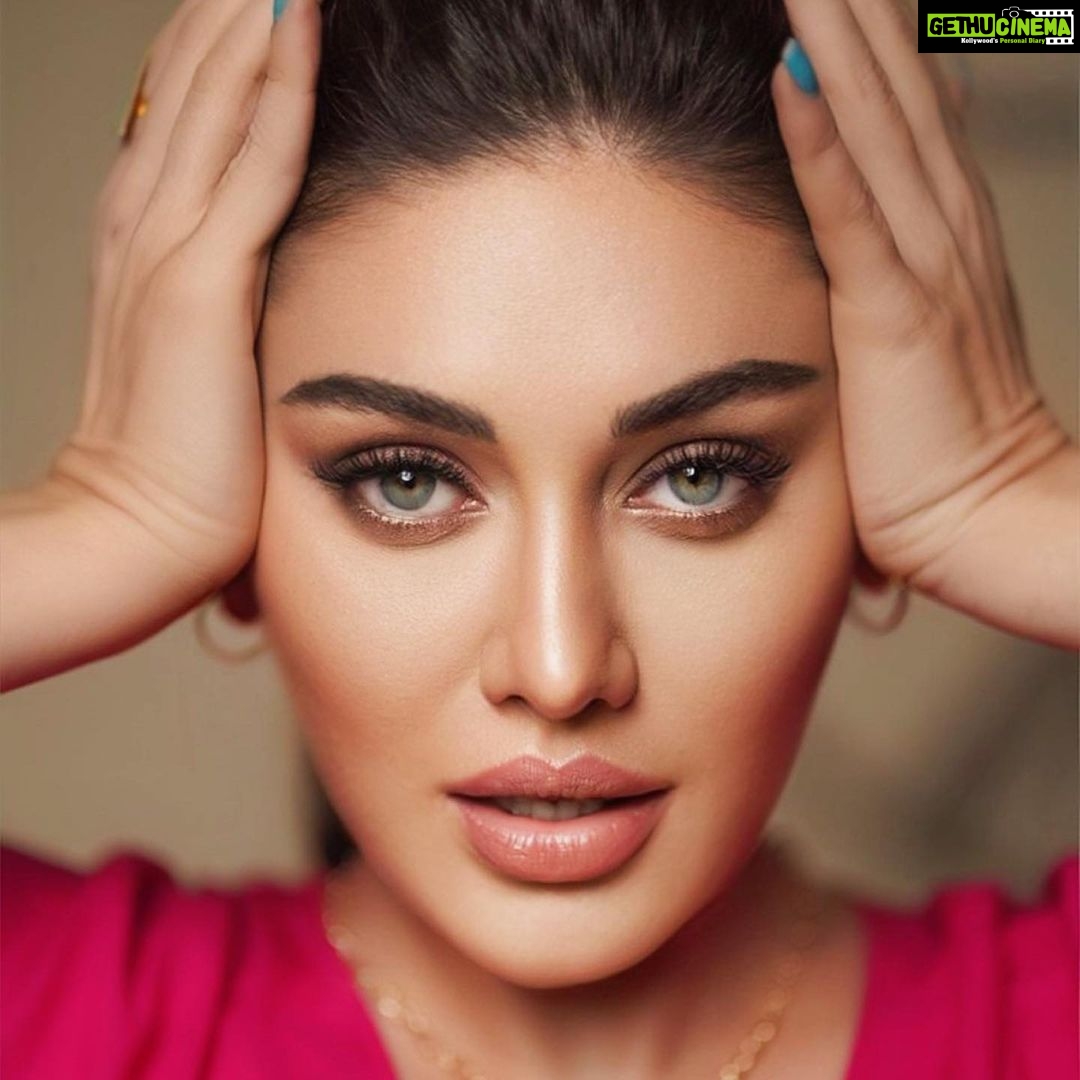 Shefali Jariwala Instagram - U see me I see you ! #blueeyes #hypnotize . . . @makeup.yasmin @pyumishra @dieppj . . . #closeup #eyes #dontlie #monday #mood #instagood #picoftheday