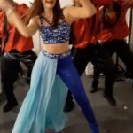 Shefali Jariwala Instagram – Backstage madness with my crew! #reelitfeelit #backstage #showtime #jugnuchallenge #reelsindia #dancereels #dance #lover #instareels #instadaily Jaipur, Rajasthan