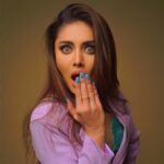 Shefali Jariwala Instagram - On #sundays we act goofy ! #sundayfunday . . @dieppj @pyumishra Outfit @reemaanandlabel Ring @mozaati @makeup.yasmin . . . #sunday #pics #funtimes #funny #goodvibes #happylife #ootd #instadaily #colorblock #gossipgirl