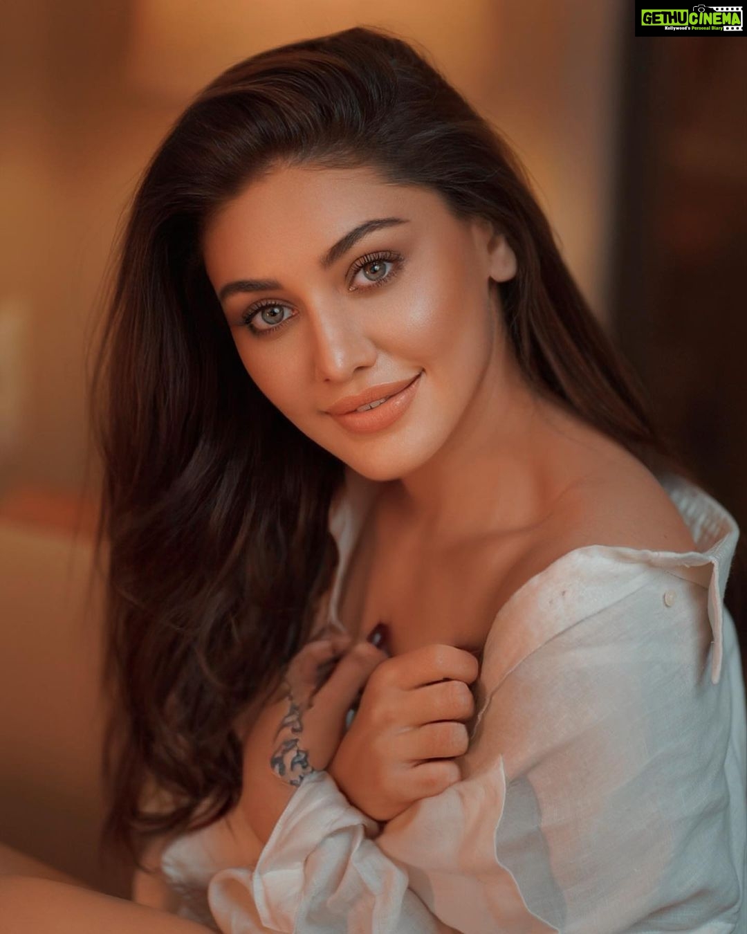 Shefali Jariwala Instagram - Do u see what I see !? #eyesdontlie . @dieppj @makeup.yasmin @pyumishra . . . #wednesday #pic #thoughts #vibe #smile #happygirlsaretheprettiest #instagood