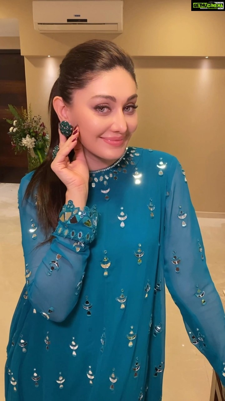 Shefali Jariwala Instagram - #reelitfeelit #reelindia #eyes #dontlie #reelsofinstagram #reelsofficialindia #dressup #monday #mood
