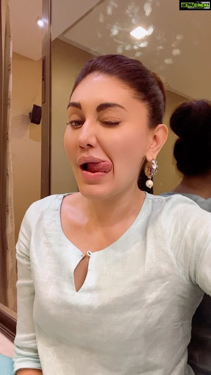 Shefali Jariwala Instagram - And I follow a trend ! #cutie #timepass #reelitfeelit