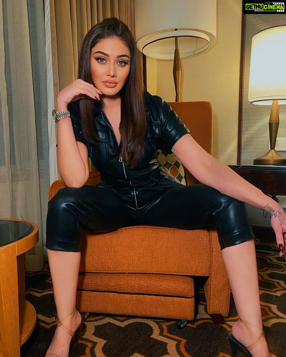 Shefali Jariwala Instagram - Black Magic woman ! #black #love . . @makeup.yasmin @pyumishra #blacklove #sassy #chic #powerful #fridaymood #killer #vibes #friday #pic #picoftheday #instapic New York City U.S.A.