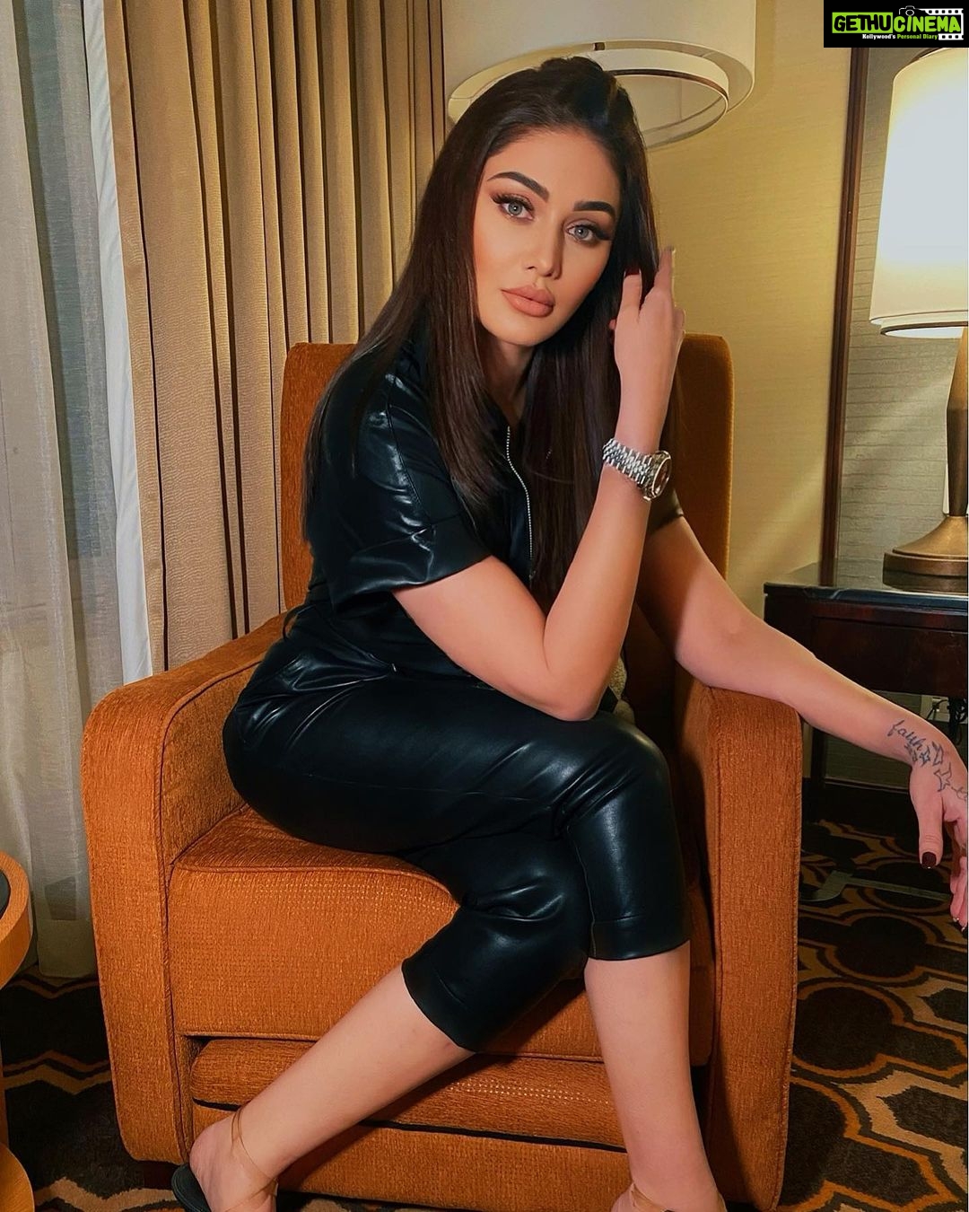 Shefali Jariwala Instagram - Black Magic woman ! #black #love . . @makeup.yasmin @pyumishra #blacklove #sassy #chic #powerful #fridaymood #killer #vibes #friday #pic #picoftheday #instapic New York City U.S.A.