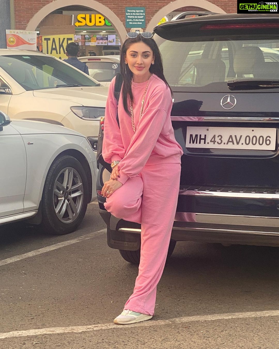 Shefali Jariwala Instagram - Pinktastic ! #ontheroad . . . #roadtrip #workmode #fun #goodvibes #wednesday #pic #instagood Lonavla,Pune