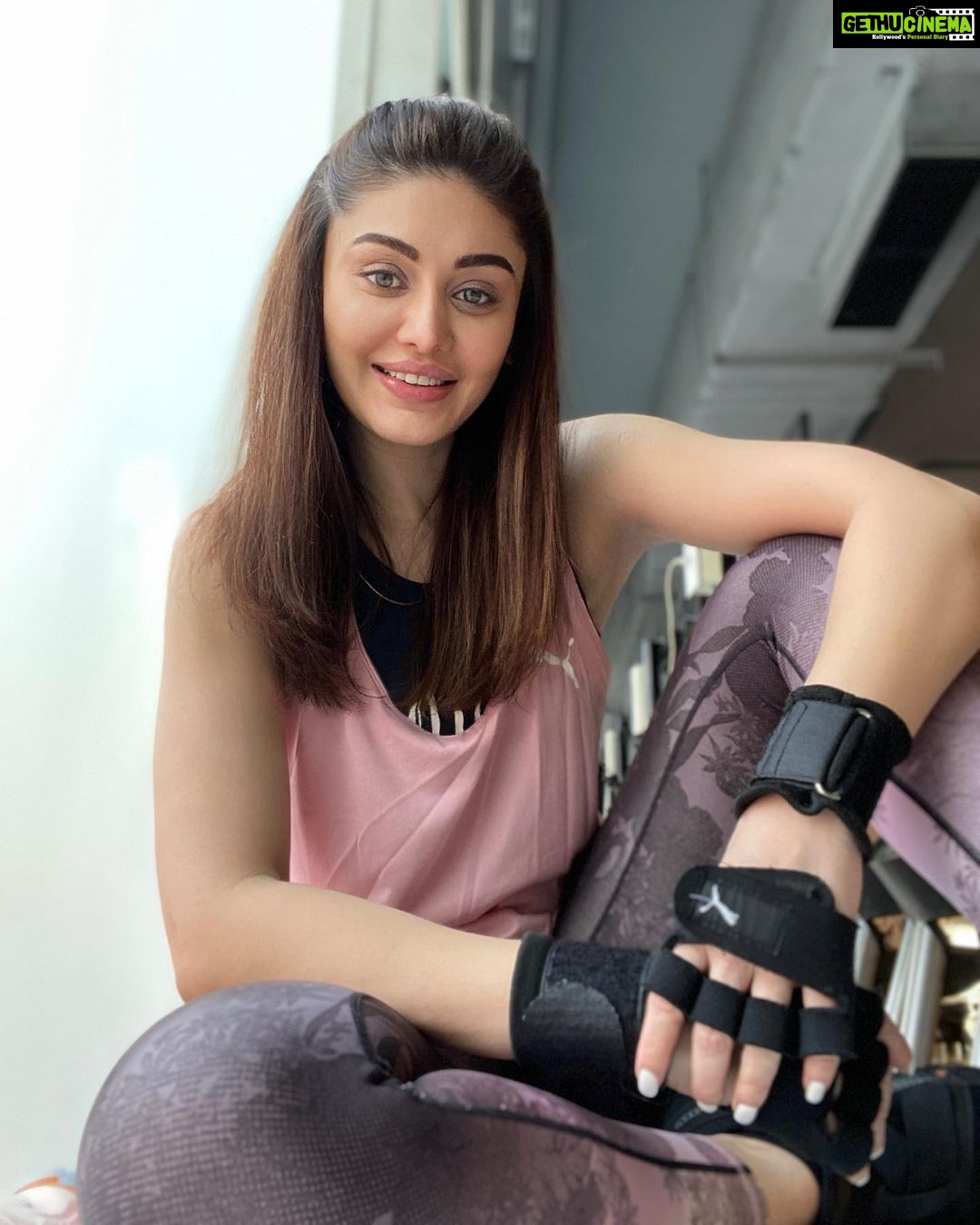 Shefali Jariwala Instagram - My happy place ! #hapeace . . . #gymgirl #mondaymotivation #fitnesslife #happygirl #instagood #smilemore #positivity #goodvibes Anytime Fitness India