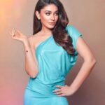 Shefali Jariwala Instagram - Hello December, we have been waiting for you…. #birthdaymonth . . @dieppj @pyumishra Outfit @reemaanandlabel Jewelry @mozaati @makeup.yasmin . . . #december #love #happiness #joy #holidayseason #picoftheday #ootd #instadaily #partytime #adecembertoremember