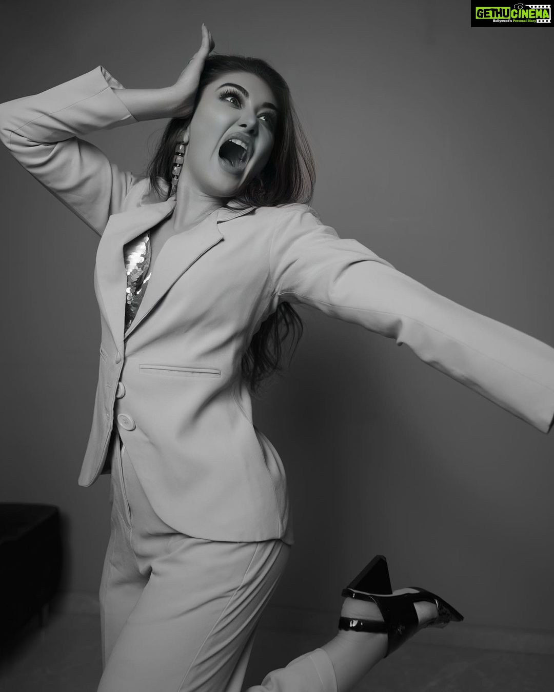 Shefali Jariwala Instagram - My mood today ! #photodump . . . @pyumishra @dieppj @makeup.yasmin . . . #blackandwhite #wednesday #mood #instamood #pic #instadaily
