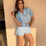Shefali Jariwala Instagram - Blue skies smilin’ at me ! #blue #mood . . @makeup.yasmin Styled by @pyumishra Outfit @in.urbansuburban Jewlery @pixiedustbymoksha Sneakers @skechersindia Glares @roberto_cavalli . . . #sunnydays #smile #thirstythursday #thursday #picoftheday #chic #sassy #girlboss #ootd #instafashion #instadaily