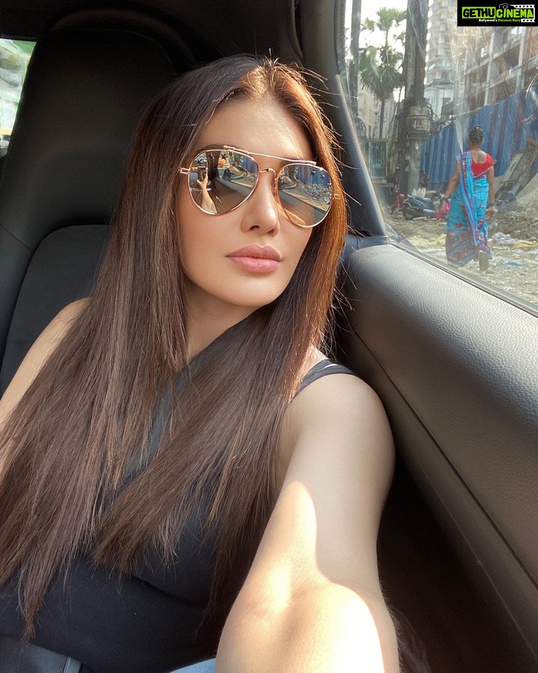 Shefali Jariwala Instagram - #carselfie . . . #weekend #love #weekendvibes #saturday #vibes #sassy #picoftheday #instadaily