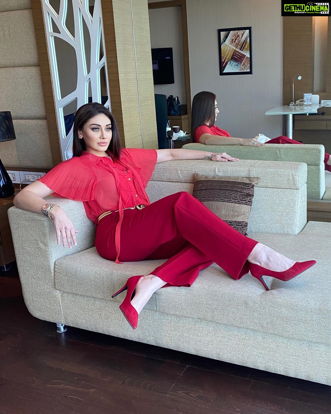 Shefali Jariwala Instagram - Today I wear red and I truly let go, losing my way and finding my soul.. #red . . @pyumishra @zara @makeup.yasmin . . . #reddress #saturday #pictureoftheday #goodvibes #workmode #weekend #love #instadaily
