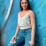 Shefali Jariwala Instagram - No #mondayblues . . . #nomondayblues #blue #sunshine #happygirl #instadaily