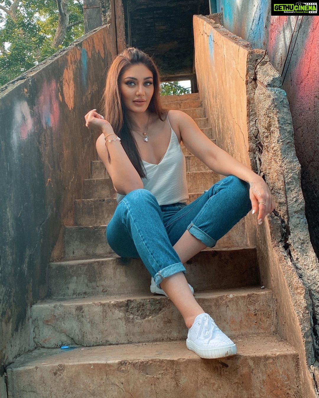 Shefali Jariwala Instagram - No #mondayblues . . . #nomondayblues #blue #sunshine #happygirl #instadaily