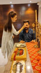 Shefali Jariwala Instagram - @hindustanibhausarkar ❤️
#brother #blessings #brothersisterlove #reels #reelsindia