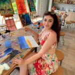 Shefali Jariwala Instagram - Artsy & happy ! #nomonday #blues 👗 @gopivaiddesigns . . . #nomondayblues #happygirl #artsy #spreadpositivity #happiness #painting #monday #pic #instagood