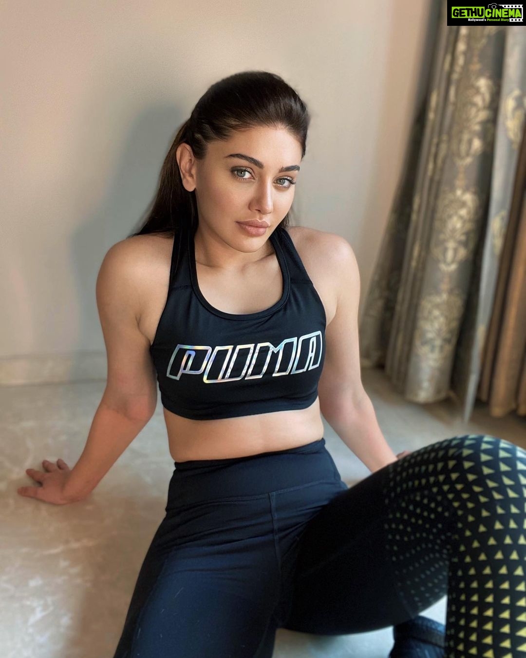 Shefali Jariwala Instagram - Always be a work-in-progress…. #workhard . . . #fitgirl #fitness #goals #workhardplayhard #friday #mood #strongnotskinny #tgif #instapic