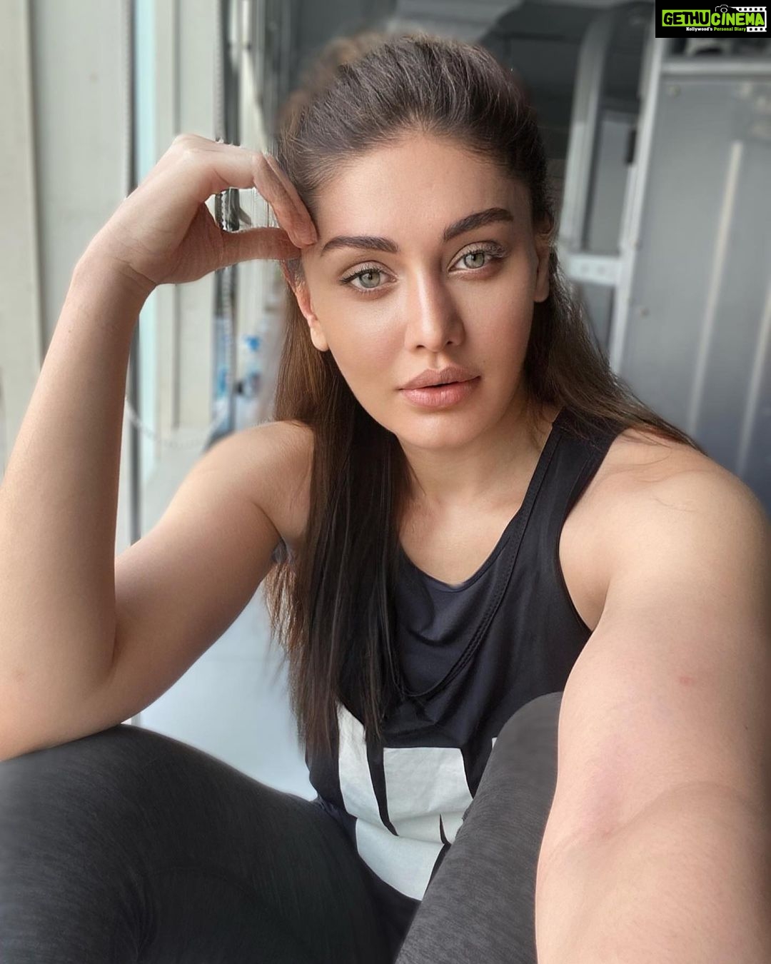 Shefali Jariwala Instagram - Be strong mentally… and physically! #fitness #fitgirl . . . #saturdayvibes #gymlover #spreadlove #positivity #mentalhealth #strongnotskinny #strongwomen #weekendvibes #instadaily