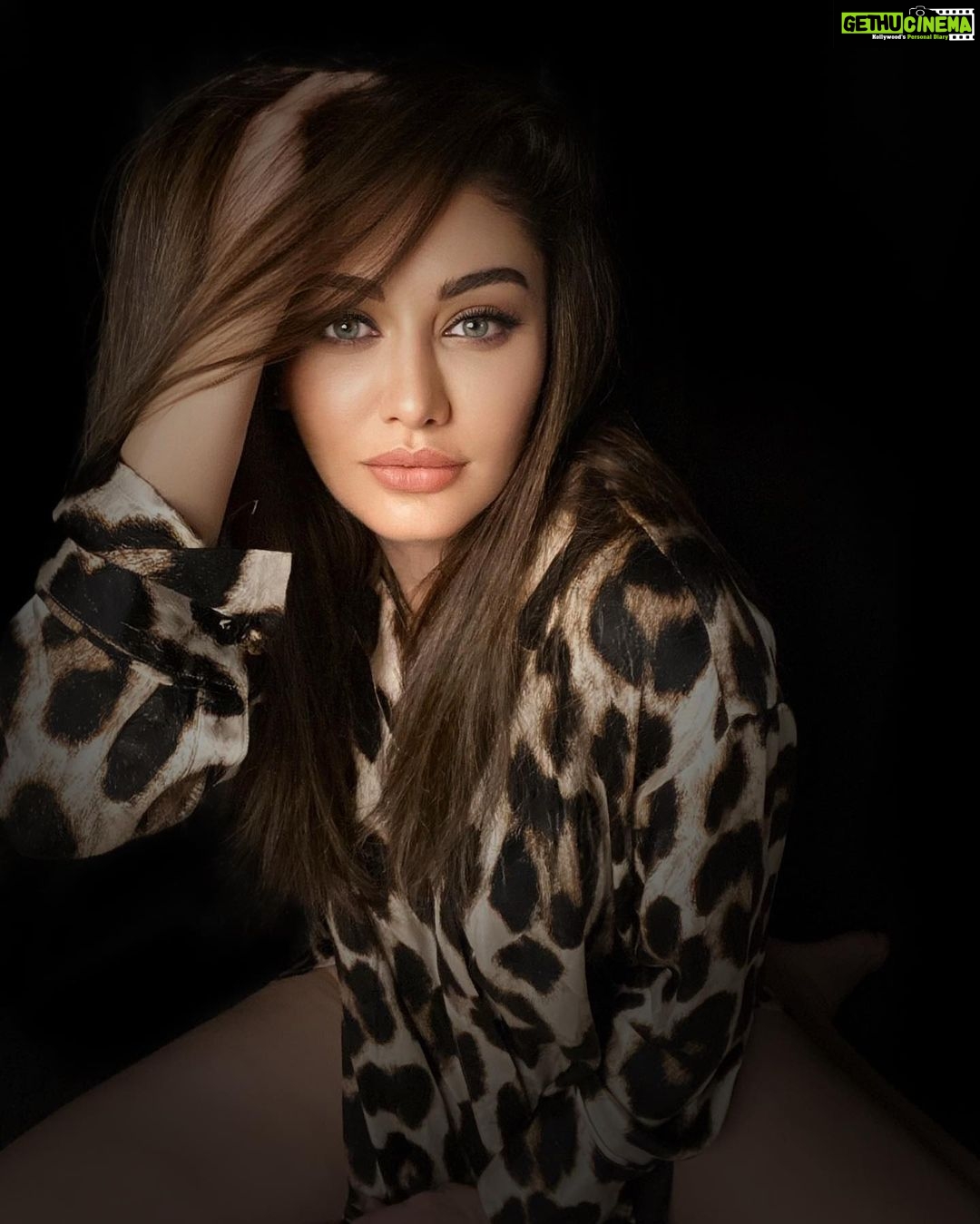Shefali Jariwala Instagram - Stay wild ! #fearless #sassy . . . #nomondayblues #mondaymotivation #leopardprint #love #instapic #monday #picture #besafe