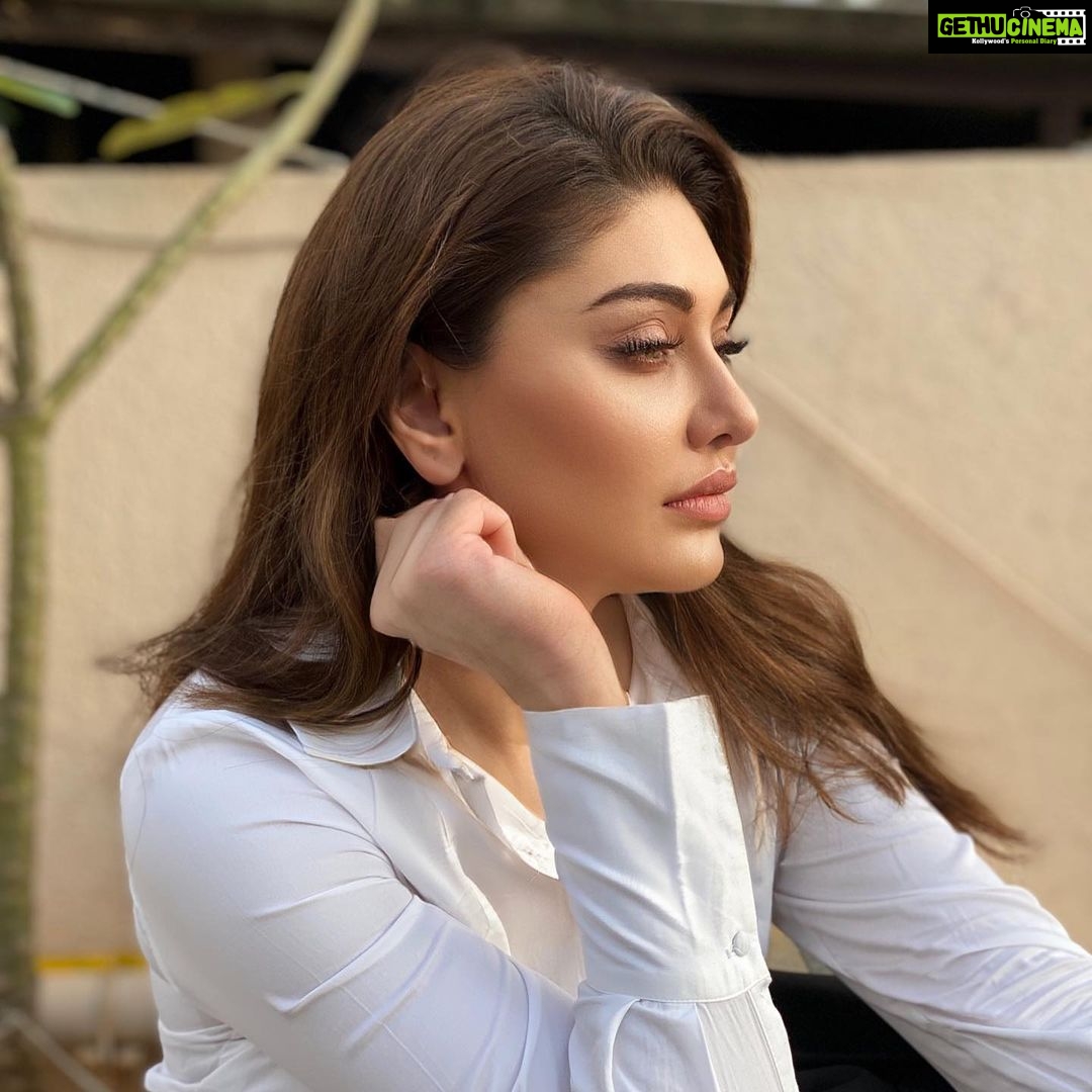 Shefali Jariwala Instagram - Life is not so much what you accomplish as what you overcome. #mondaymotivation . . . #toughgirl #strength #positivity #instagood