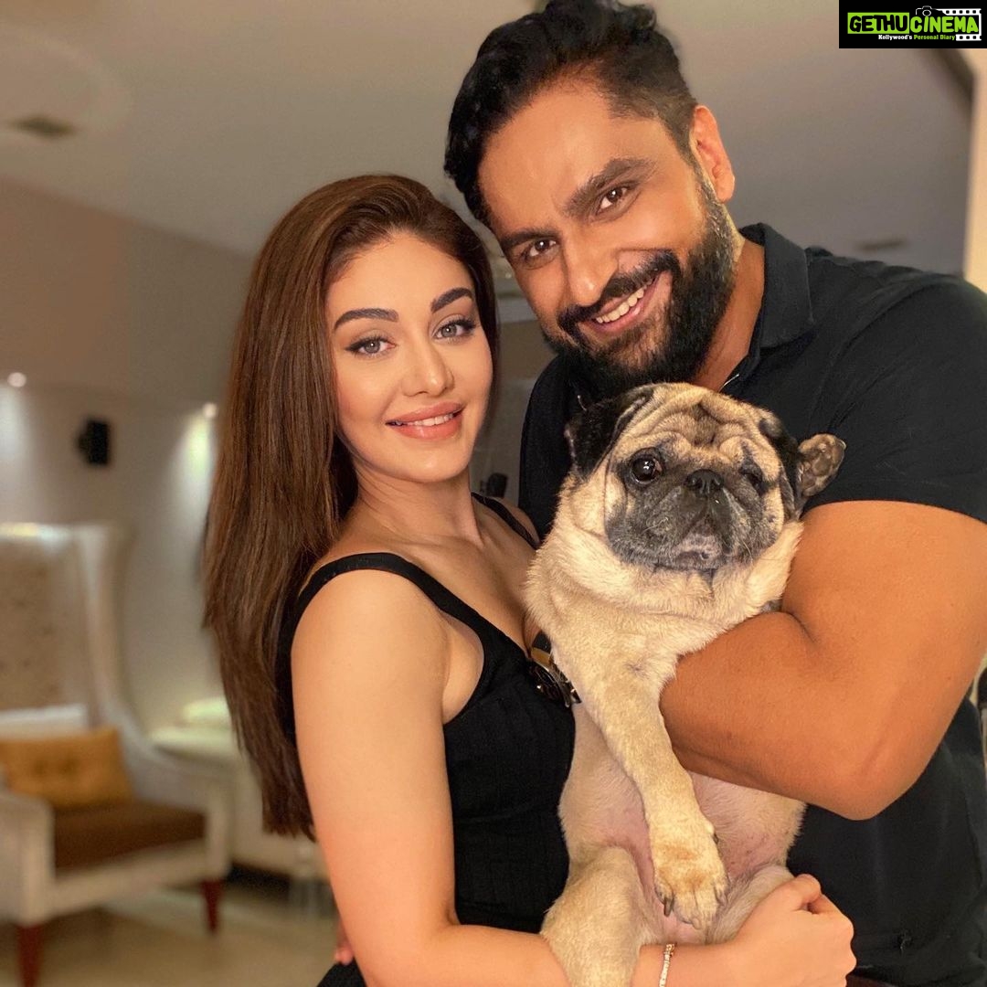 Shefali Jariwala Instagram - About last night… #celebrating with @paragtyagi . . . #athome #love #spreadlove #spreadpositivity #tgif #instadaily #funtimes