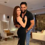 Shefali Jariwala Instagram - About last night… #celebrating with @paragtyagi . . . #athome #love #spreadlove #spreadpositivity #tgif #instadaily #funtimes