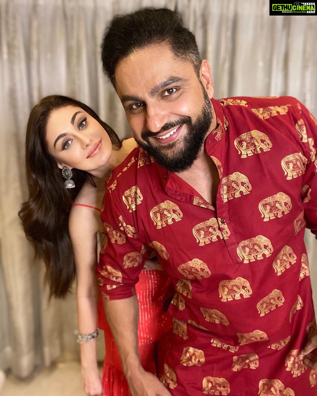 Shefali Jariwala - 204.8K Likes - Year after year, you're still the only person I don't want to punch in the throatā¦
I love you more than yesterdayāFYI yesterday you pissed me off ššš
Happy Anniversary @paragtyagi
May we have a lifetime of adventures & mad banters ! ā¤ļøā¤ļøā¤ļø
#happyanniversary
.
.
.
#couplegoals #happiness #bliss #positivity #love #celebration #adventure #instagood