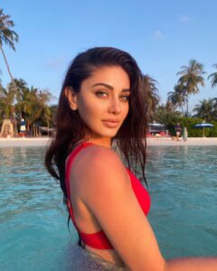 Shefali Jariwala Instagram - Sandy toes... sun kissed nose .... #ocean #life #maldives #kandimamaldives . . . #mykindofplace #surreal #love #beach #beachlife #vacaymood #friday #fun Kandima Maldives