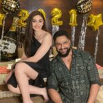 Shefali Jariwala Instagram - Year after year, you're still the only person I don't want to punch in the throat… I love you more than yesterday—FYI yesterday you pissed me off 😂😂😂 Happy Anniversary @paragtyagi May we have a lifetime of adventures & mad banters ! ❤️❤️❤️ #happyanniversary . . . #couplegoals #happiness #bliss #positivity #love #celebration #adventure #instagood