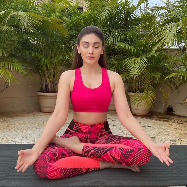 Shefali Jariwala Instagram - Gym helped me transform my body but #yoga has changed my life ! #internationaldayofyoga #yogagirl . . . #selflove #transformation #mindbodysoul #connection #peace #wellbeing #mindfulness #instapic #love