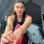 Shefali Jariwala Instagram – Workouts are my happy hour…
#gymlover #postworkoutglow 
.
.
.
#fitnessgirl #happygirl #strongnotskinny #loveyourself #workhard #shine #glow #wednesday #pic #gym