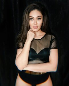 Shefali Jariwala Instagram - Sunday Funday ! #happygirl #funtimes . . . . . . #partytime #athome #bling #shineon #fun #goodvibes #sunday #pic #instafun #black #love