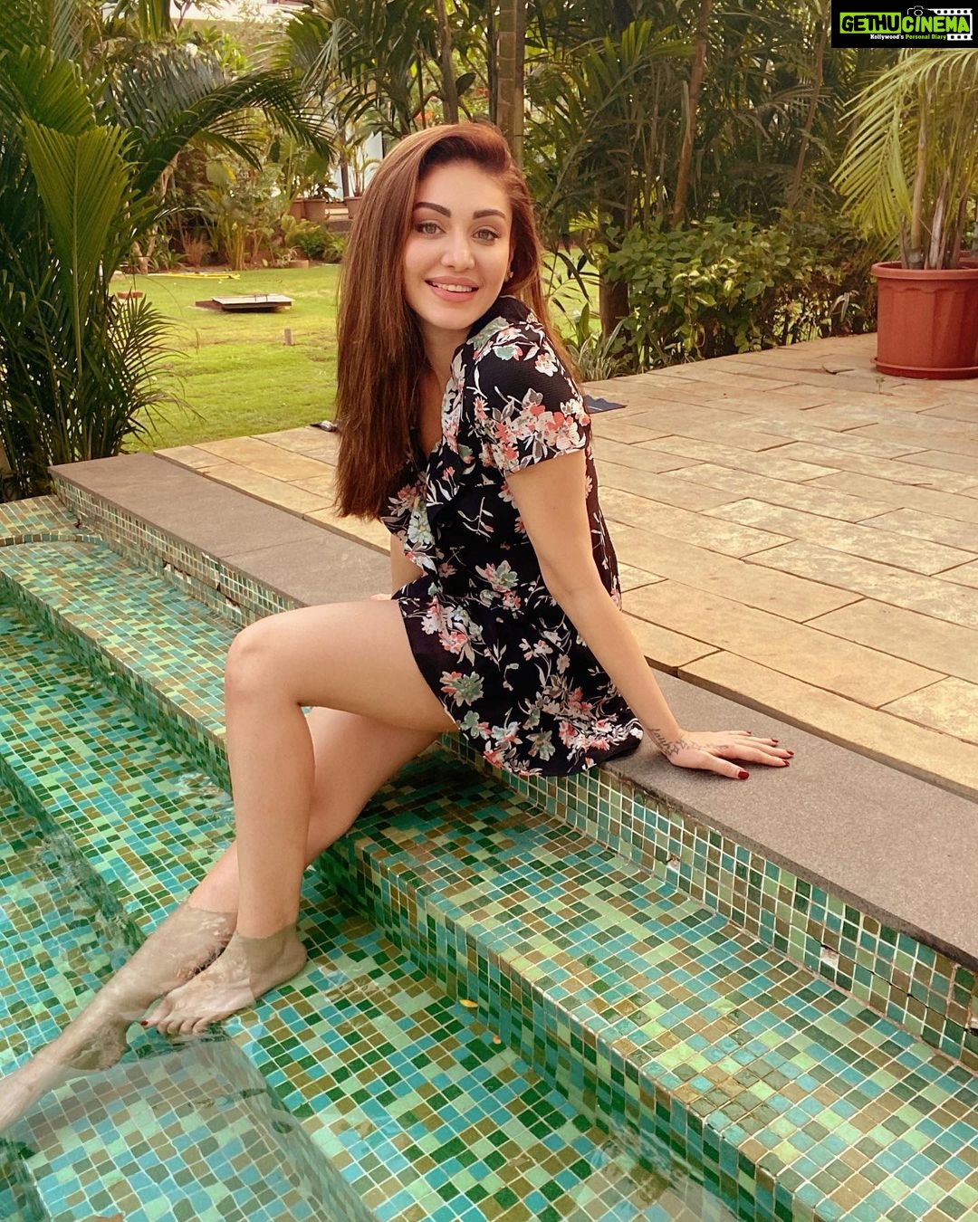 Shefali Jariwala Instagram - Spread positivity...don’t matter how big or small - Beyoncé #smile #positivevibes . . . #positivity #positiveenergy #smilemore #wednesdaywisdom #wednesday #pic #instadaily #staysafe #togetherwecan