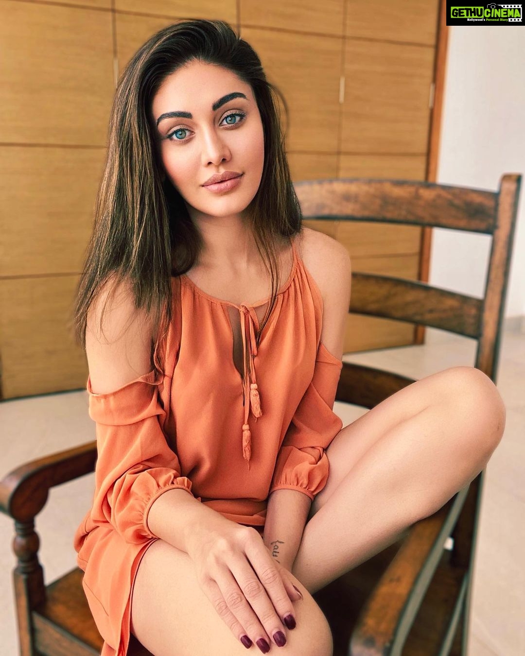 Shefali Jariwala Instagram - Becoz orange makes me happy ! #stayhomestaysafe #bepositive . . . #stayhome #staysafe #behappy #nostress #nomondayblues #mondaymotivation #monday #picoftheday #instadaily