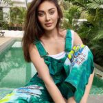 Shefali Jariwala Instagram - I find my happiness where the sun shines... #positivevibes #naturelovers @wanderlustbysahiba . . #nomondayblues #stayhomestaysafe #greenery #livelife #gratitude #mondaymotivation #monday #picture