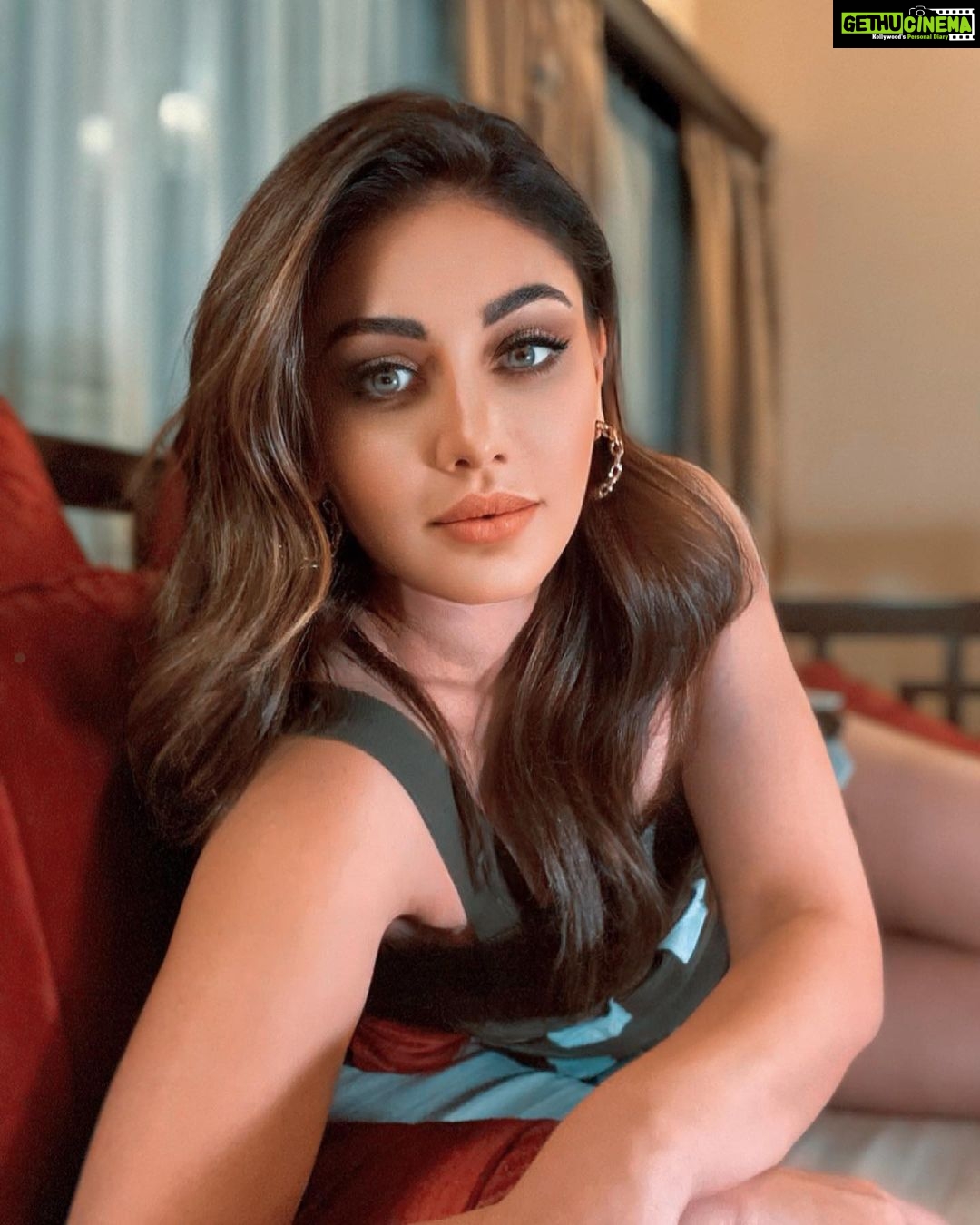 Shefali Jariwala Instagram - Eyes never lie... . . . #weekend #picture #fridayvibes #sassy #attitude #goodvibes #love #instadaily