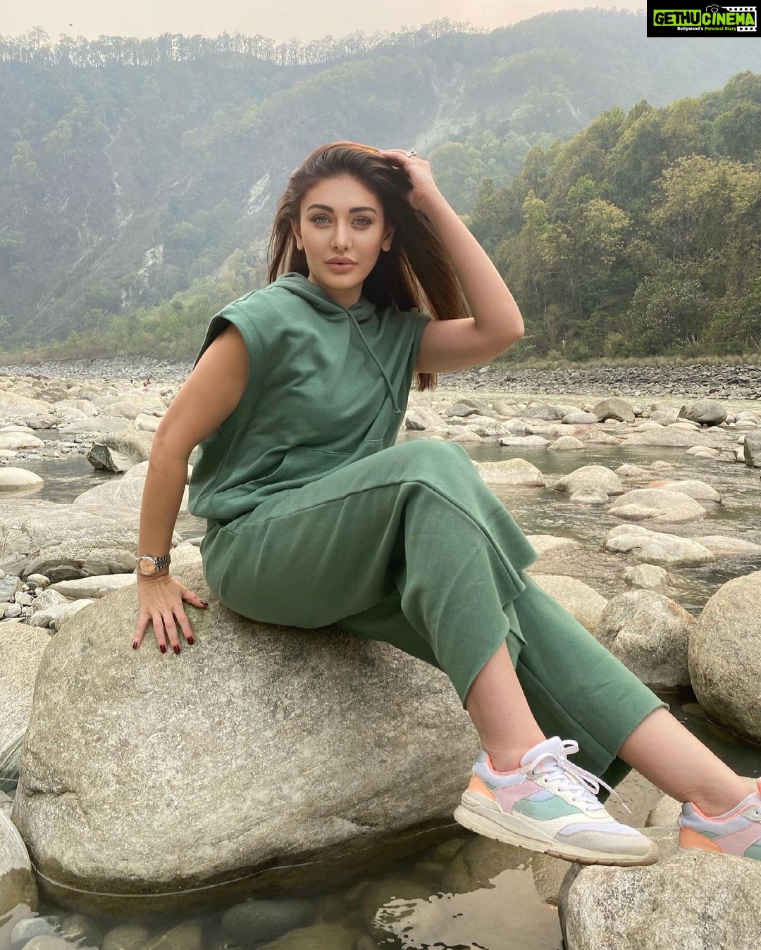 Shefali Jariwala Instagram - I have a therapist, her name is NATURE.. #naturelovers #green . . . #wanderlust #beautiful #positivevibes #naturelover #greenery #motherearth #thursday #picture #instadaily